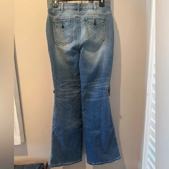 ❄️ NWT Flamingals Boho Embroidered Flare Jeans Medium Wash Bell Bottoms Size M - Picture 4 of 7